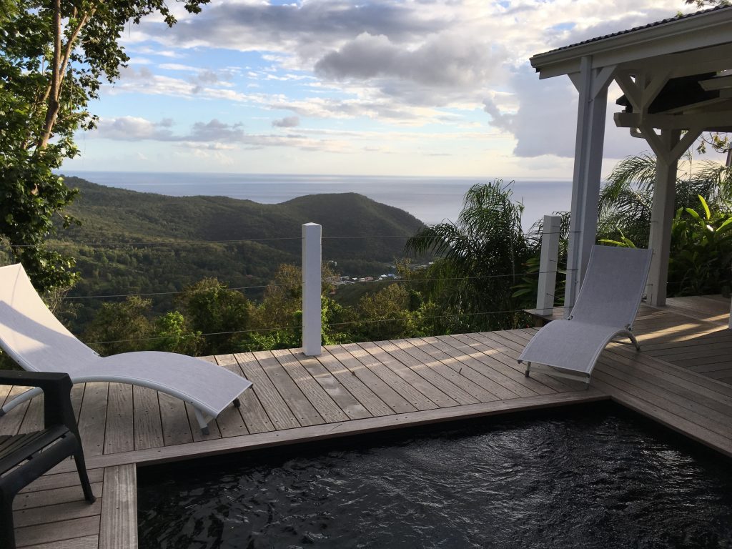 Location gite avec piscine privée et vue sur mer en Guadeloupe